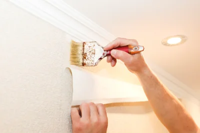 Pose de papier peint à Aurel — revêtements muraux et toiles de verre